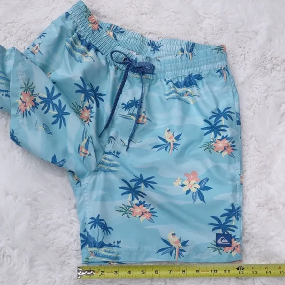 Quiksilver Men's Blue Tropical Print Shorts - Picture 14 of 17